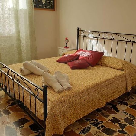 Casa Indipendente Zona Centrale La Maddalena  Eksteriør billede