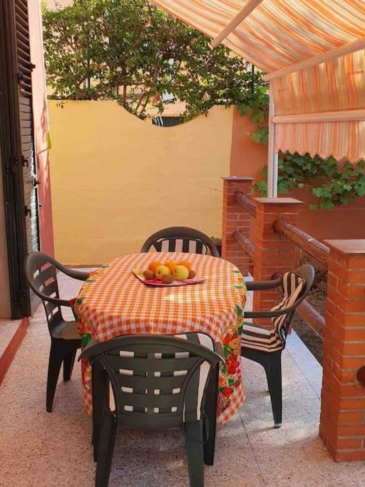 Casa Indipendente Zona Centrale La Maddalena  Eksteriør billede