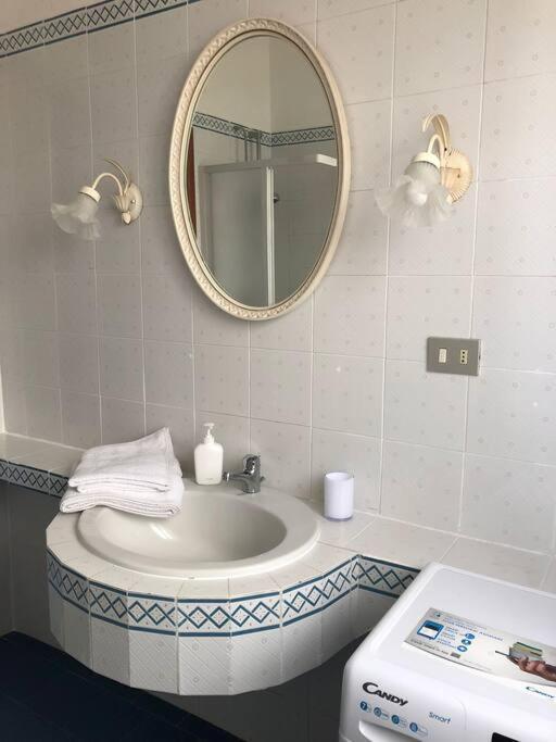 Casa Indipendente Zona Centrale La Maddalena  Eksteriør billede